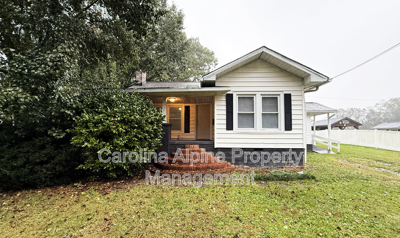 Cherryville House: 109 Pine Ave