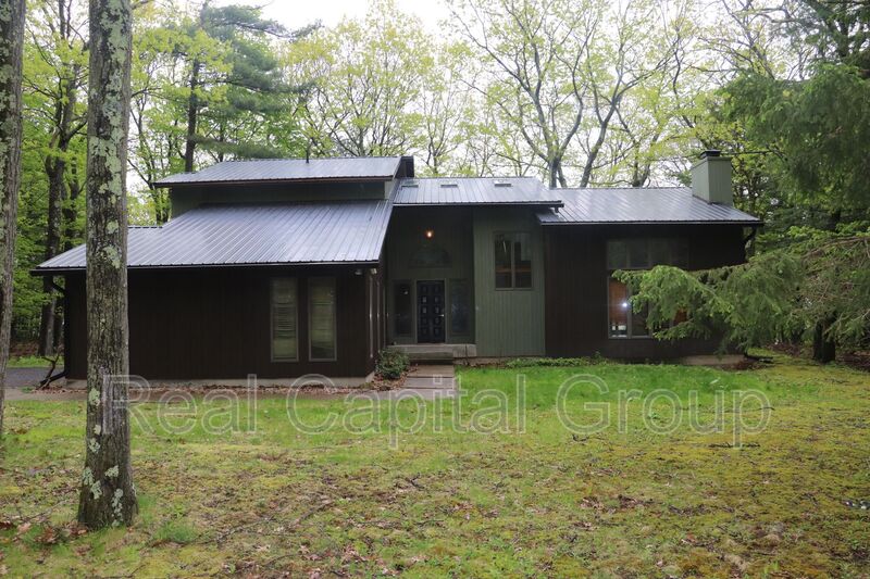 Voorheesville House: 98 Beaver Dam Rd