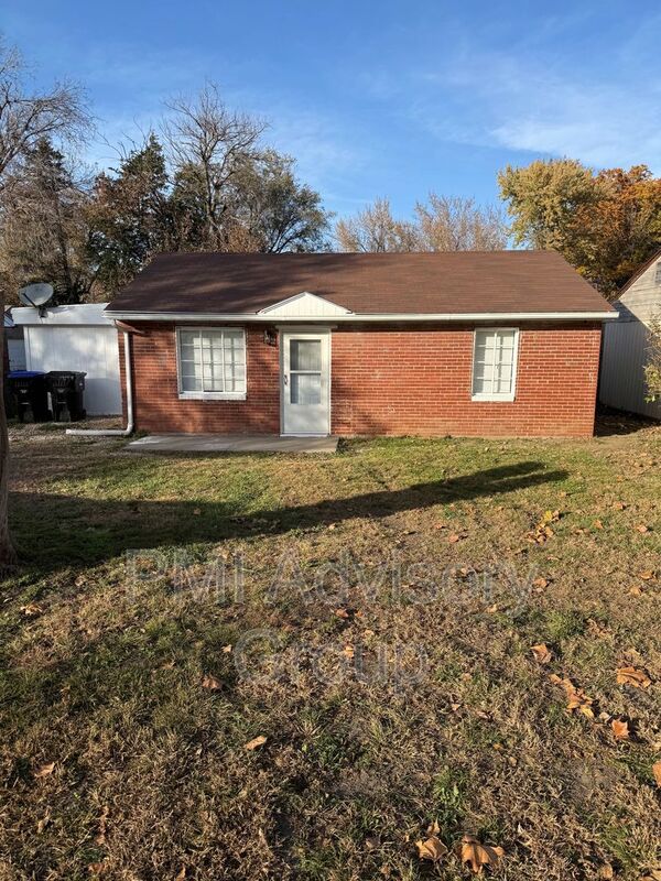 Topeka House: 216 SW heights Rd