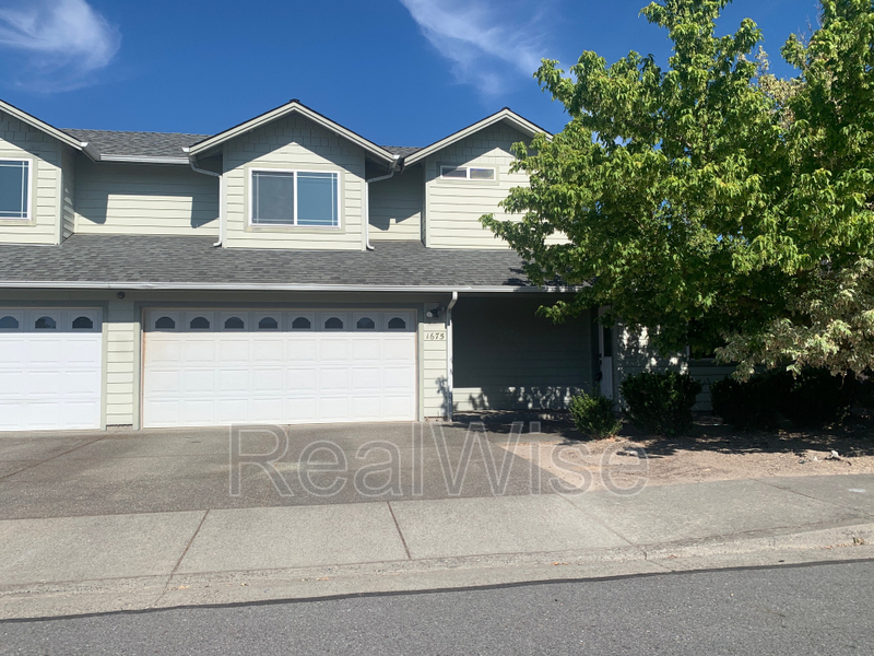 Grants Pass House: 1675 George Tweed Blvd