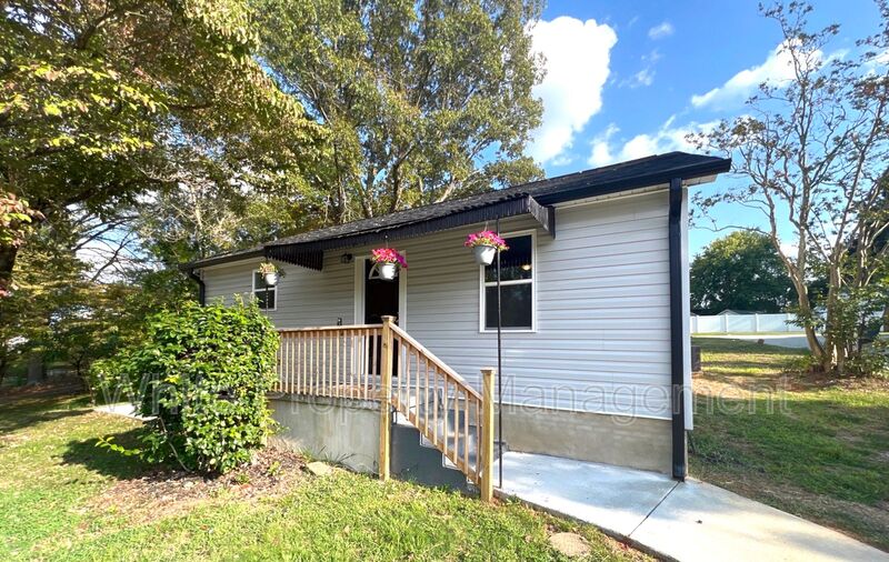 Kannapolis House: 706 Hillside Street