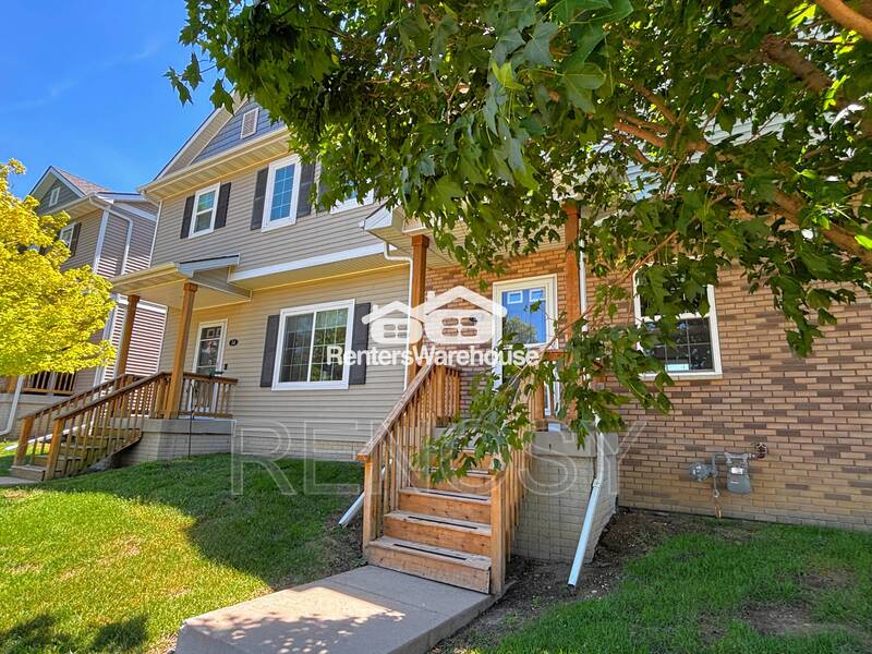 Waukee Townhome: 52 SE Booth