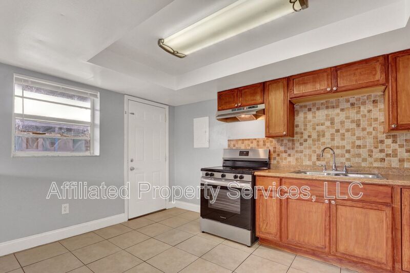 3104-3210 Louisiana Avenue 3204 Louisiana Ave
