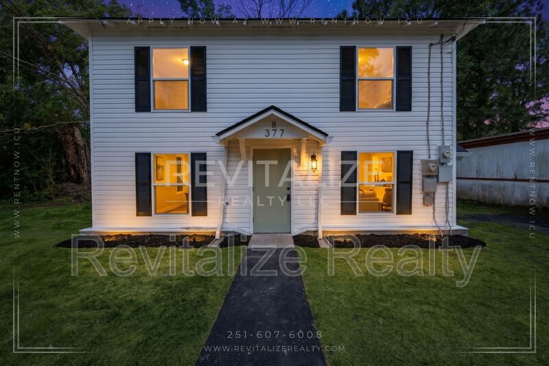 Mobile House: 377 Tuttle Ave