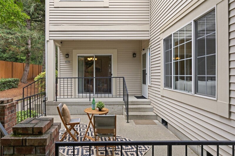 Redmond Townhome: 10909 Avondale Rd NE
