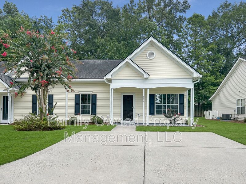 Summerville House: 112 Stewart Place