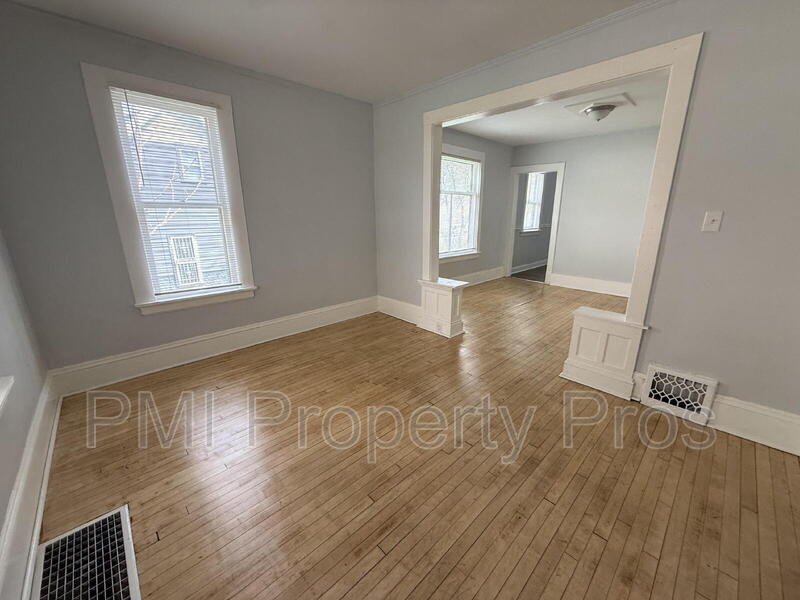 Milwaukee Condo: 3109 W Walnut St