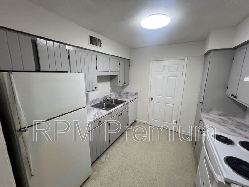 Baton Rouge Condo: 2150 N. Sherwood Forest