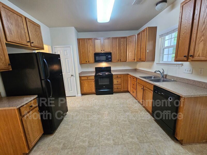 Huntersville House: 7227 Tanners Creek Drive