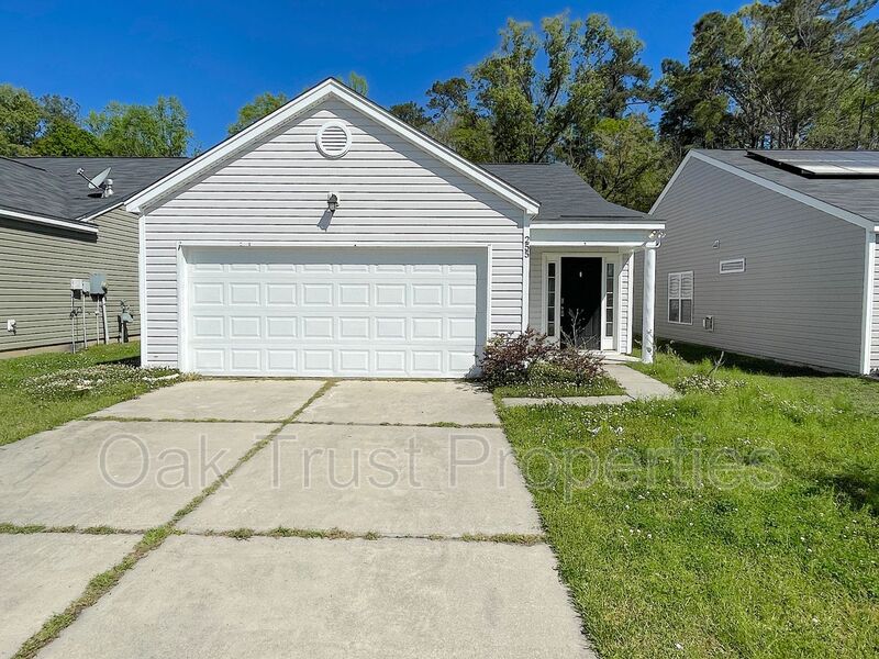Summerville House: 255 Coosawatchie St.