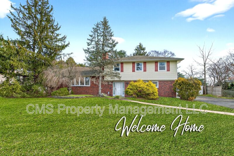 Edison House: 352 Rahway Rd