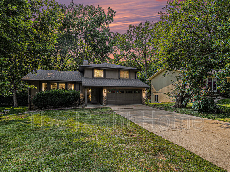 Bellevue House: 11736 Quail Dr