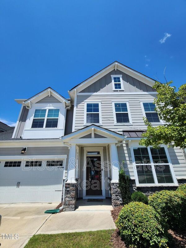 Cary House: 712 Chelsea Grove Dr