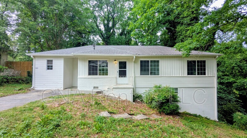 Mableton House: 631 Blackhawk Cir