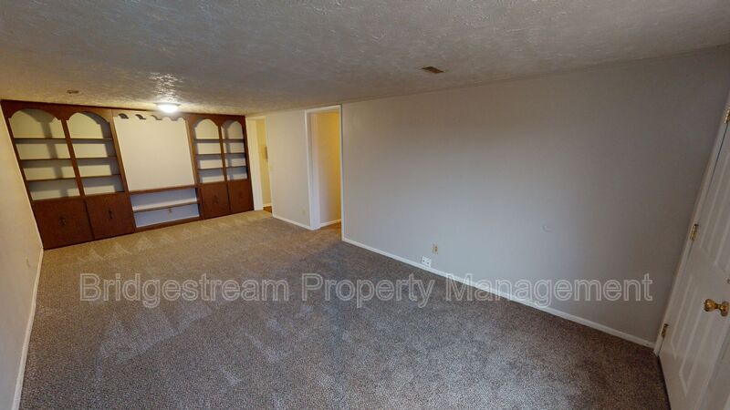 Vandalia House: 852 Randler Avenue