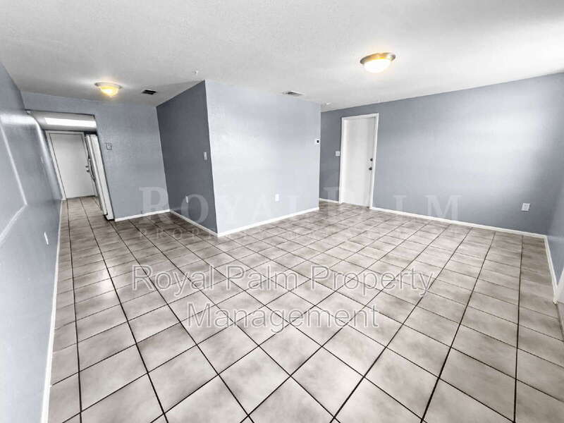 Fort Myers Condo: 6617 Warwick Circle