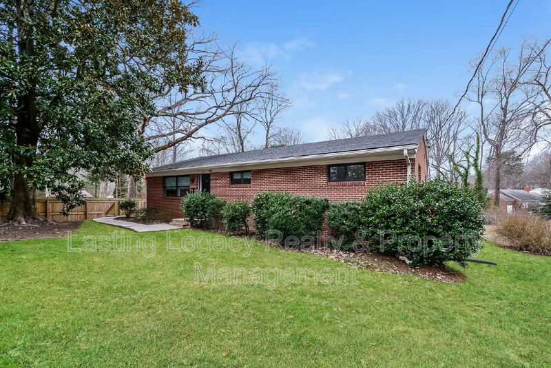 Winston-Salem House: 147 Harmon Avenue