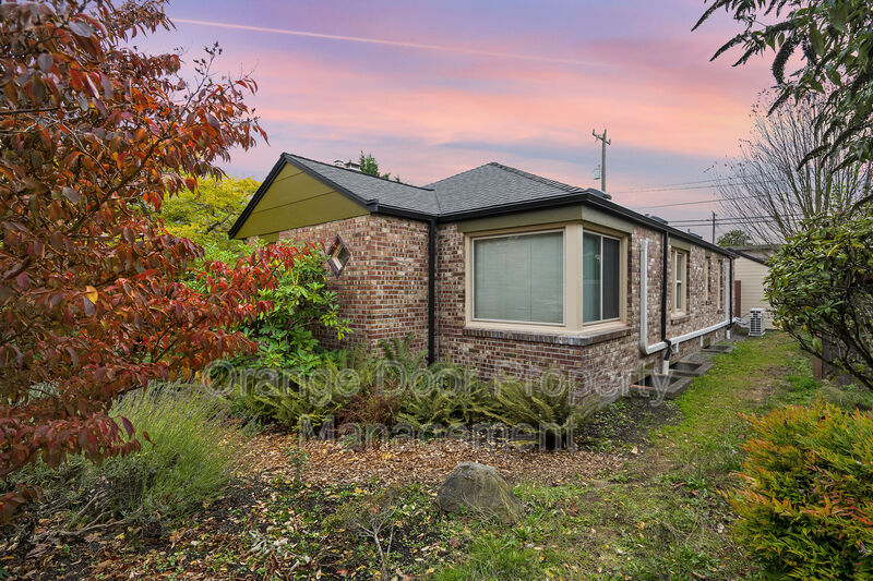 Seattle Condo: 7727 Jones Avenue NorthwestUnit A