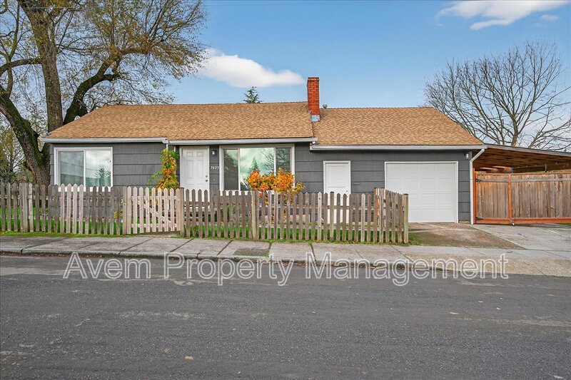 Portland House: 7405 NE Jonesmore Street