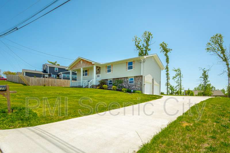 Chattanooga House: 8128 Fallen Maple Dr