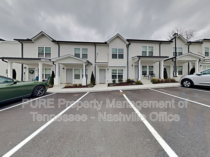 Old Hickory House: 629 Hadley Village Blvd