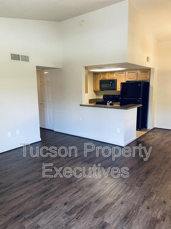 Tucson Condo: 101 South Players Club Drive #13203 - 1