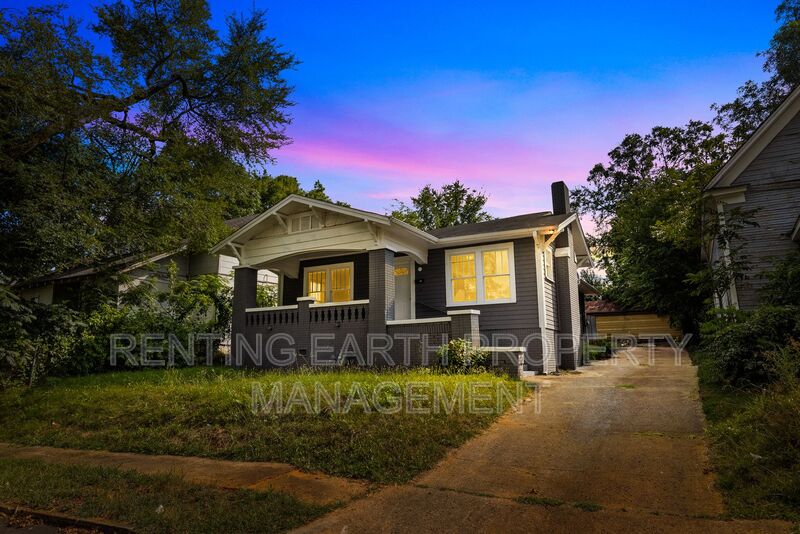 Birmingham House: 1136 15th St SW