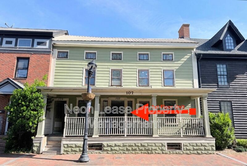 Milford House: 107 NW Front St
