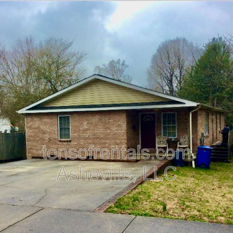 Brevard Condo: 203 W Jordan