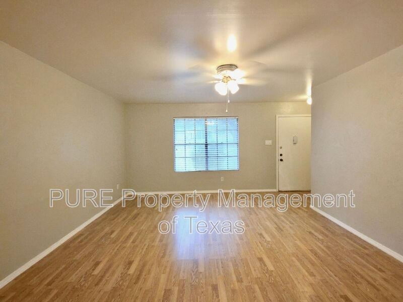 Austin House: 8508 Romney Rd