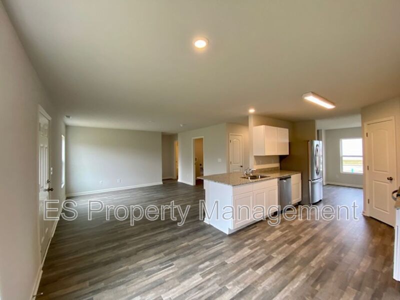 Fantastic 5 Bedroom 3 Bathroom in Muncie! - Photo 11