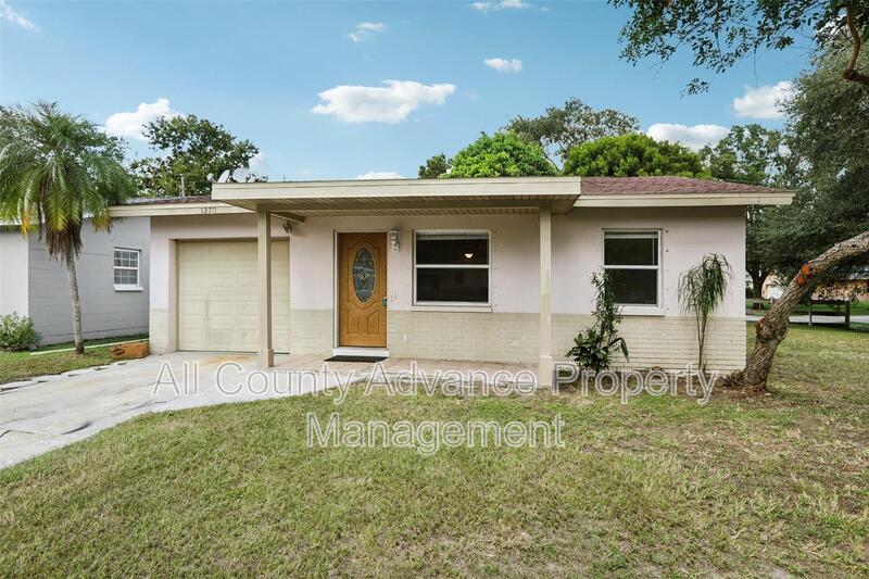 Largo House: 1270 8th Ave N
