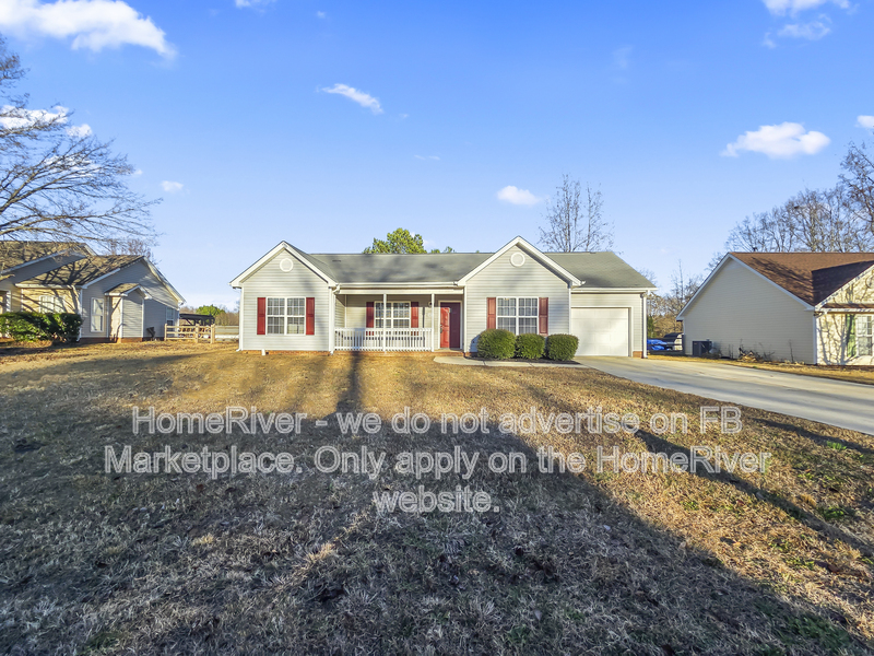 Matthews House: 627 White Oak Ln