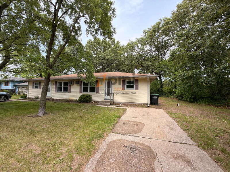 Portage Condo: 5370 - 5372 Plaza Ave