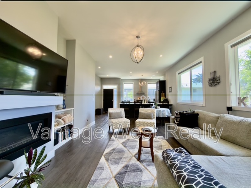 Kelowna House: 158 Cariboo Rd