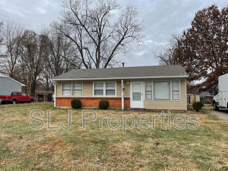 Louisville House: 10818 Grafton Hall