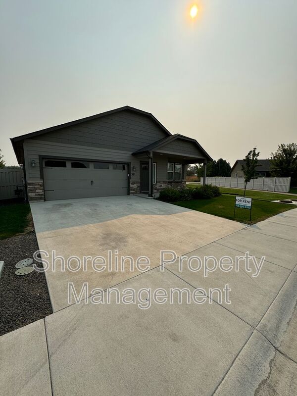 Middleton House: 511 Diamond Lake Street