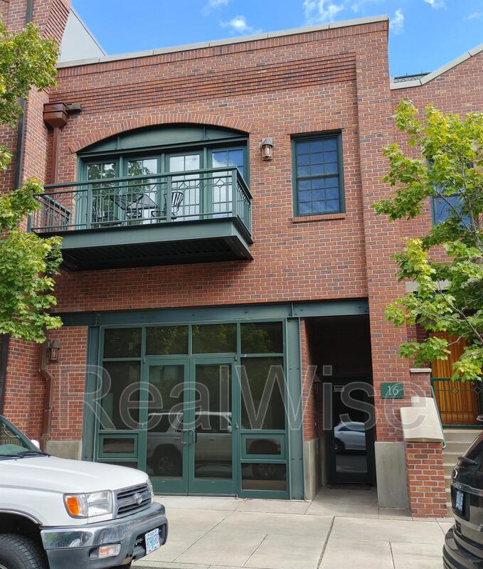 Bend Townhome: 16 SW Wall St