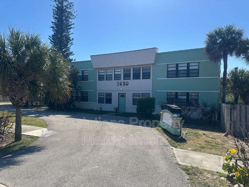 Cocoa Beach Condo: 1630 S Atlantic Ave