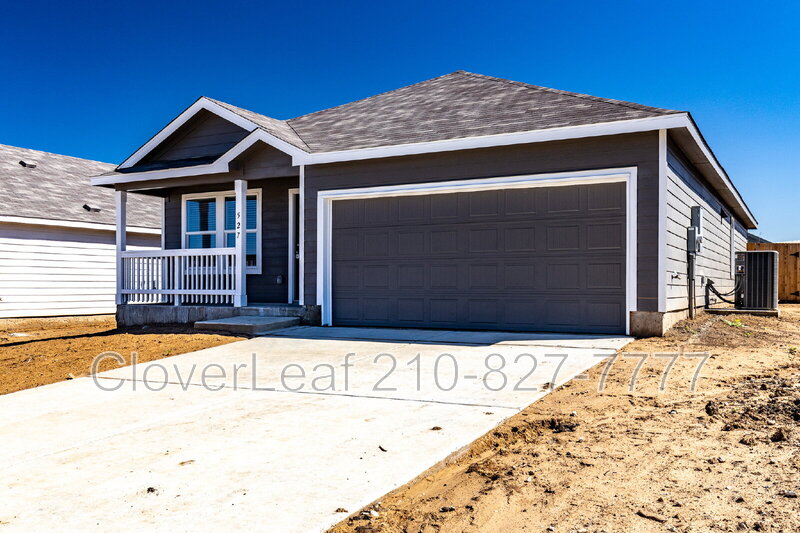 Seguin House: 527 Wolf Crest Blvd