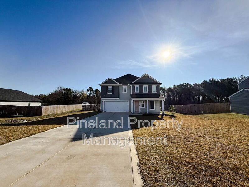 Raeford House: 475 Walters Run Dr