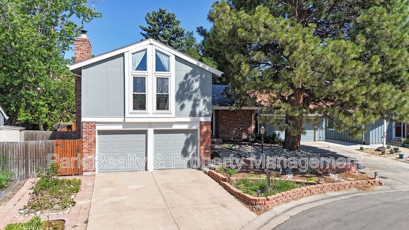 Aurora House: 2946 S Moline Pl
