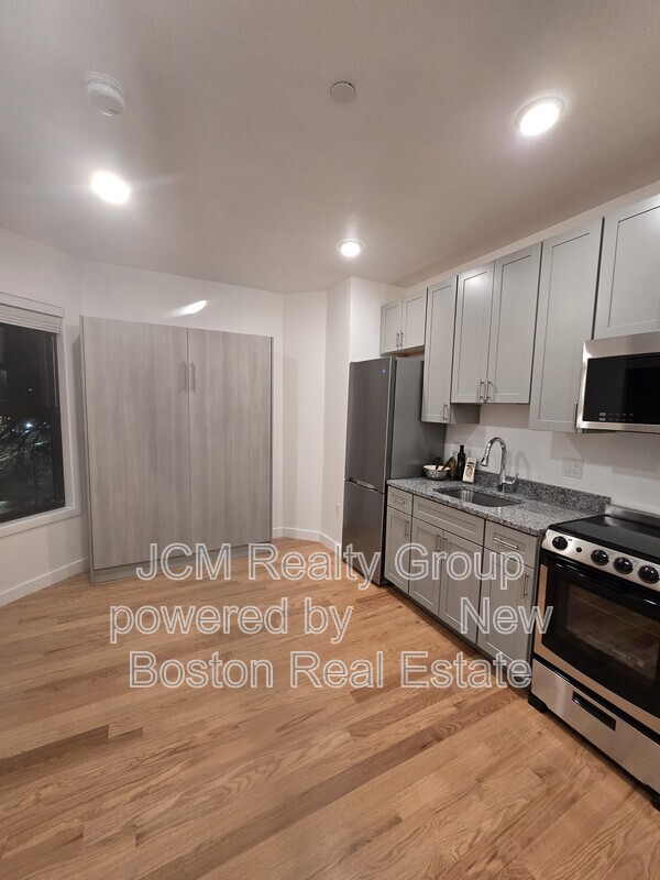 Chelsea Condo: 165 Hawthorne St