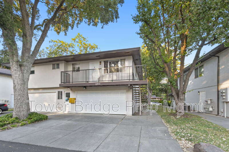 Davis Condo: 2911 Austin St