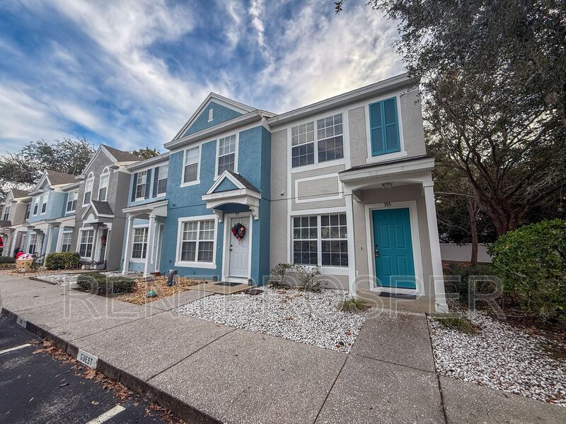 Lake Mary Townhome: 915 Vineland Place