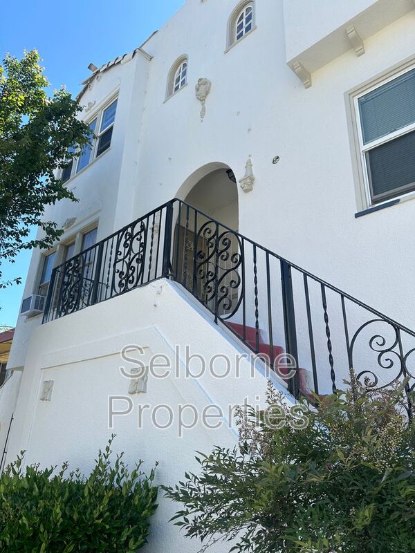 Oakland House: 1009 E 22nd Street