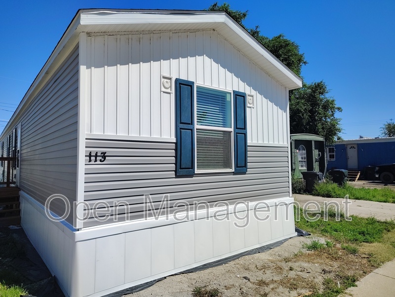 Scottsbluff House: 113 Arlene Lane