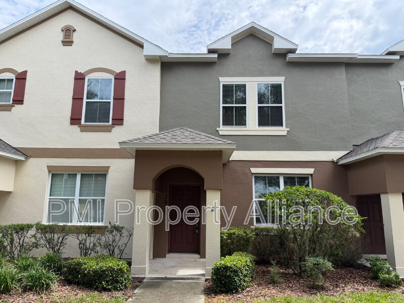 Windermere House: 12875 Emersondale Ave
