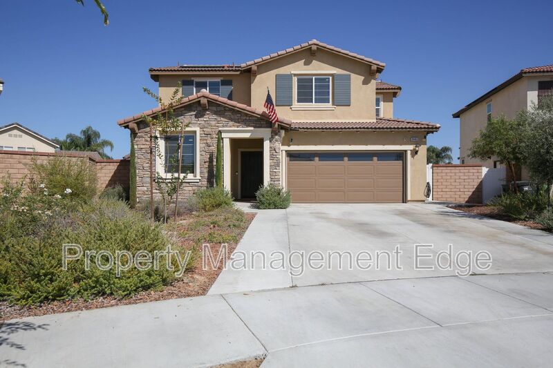 Menifee House: 30463 Ridgely Way
