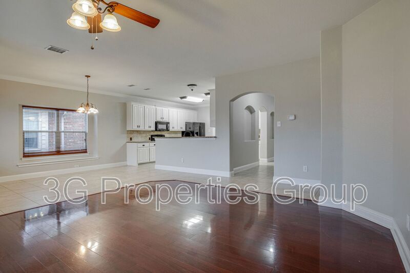 Denton House: 1001 Atlanta Dr